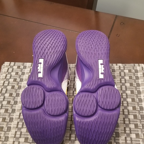 Nike LeBron Witness 4 Lakers Basketball Shoes (Size 11) - Picture 7 of 11